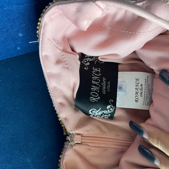 Beautiful gown! - Picture 6 of 6